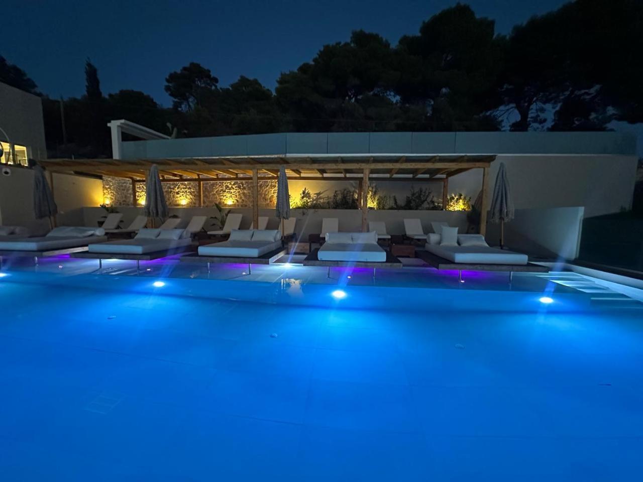 Myzith Luxury Suites Keri Exteriör bild